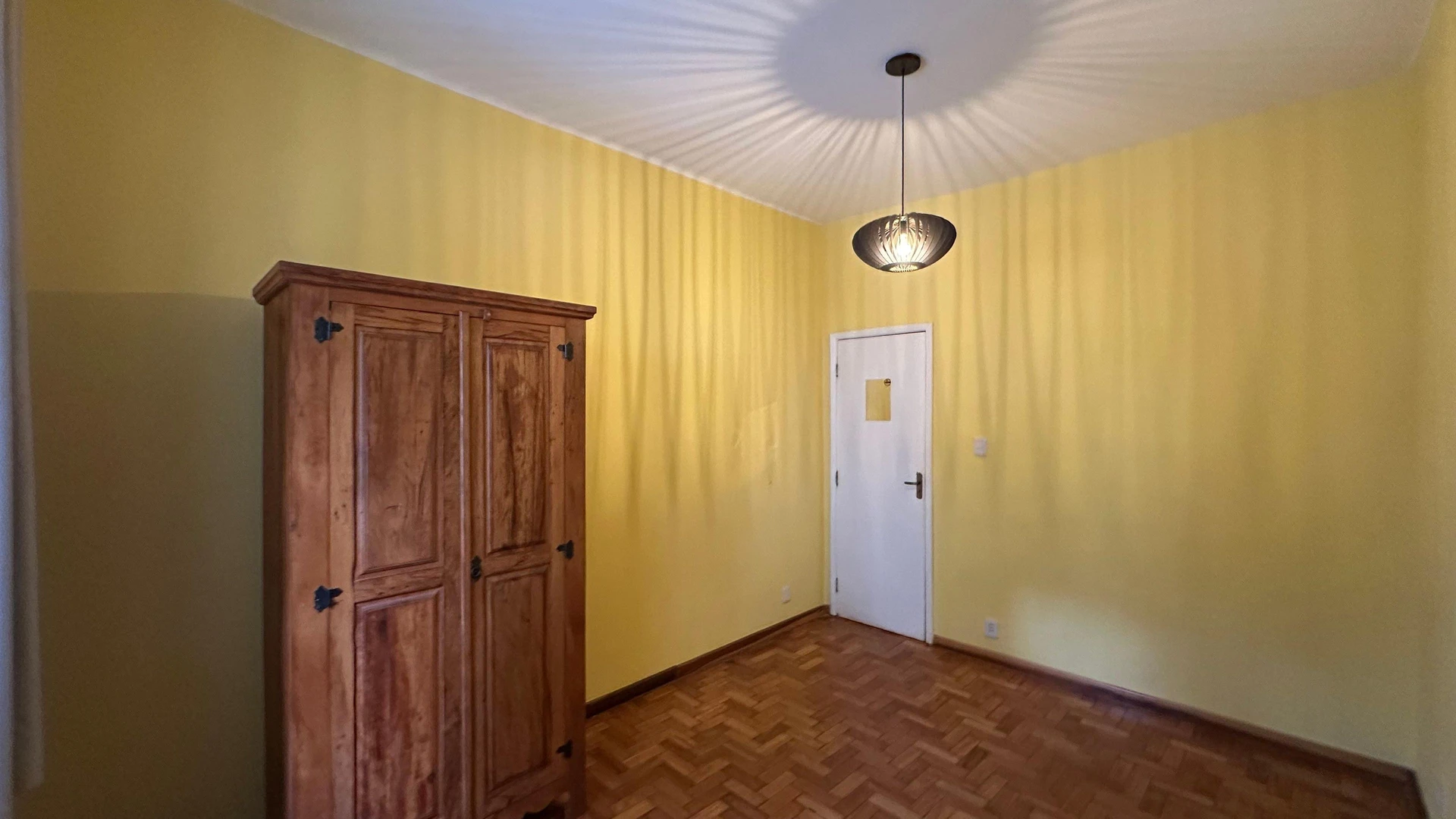 Apartment, 69 m², with wood or laminate floors — photo 39