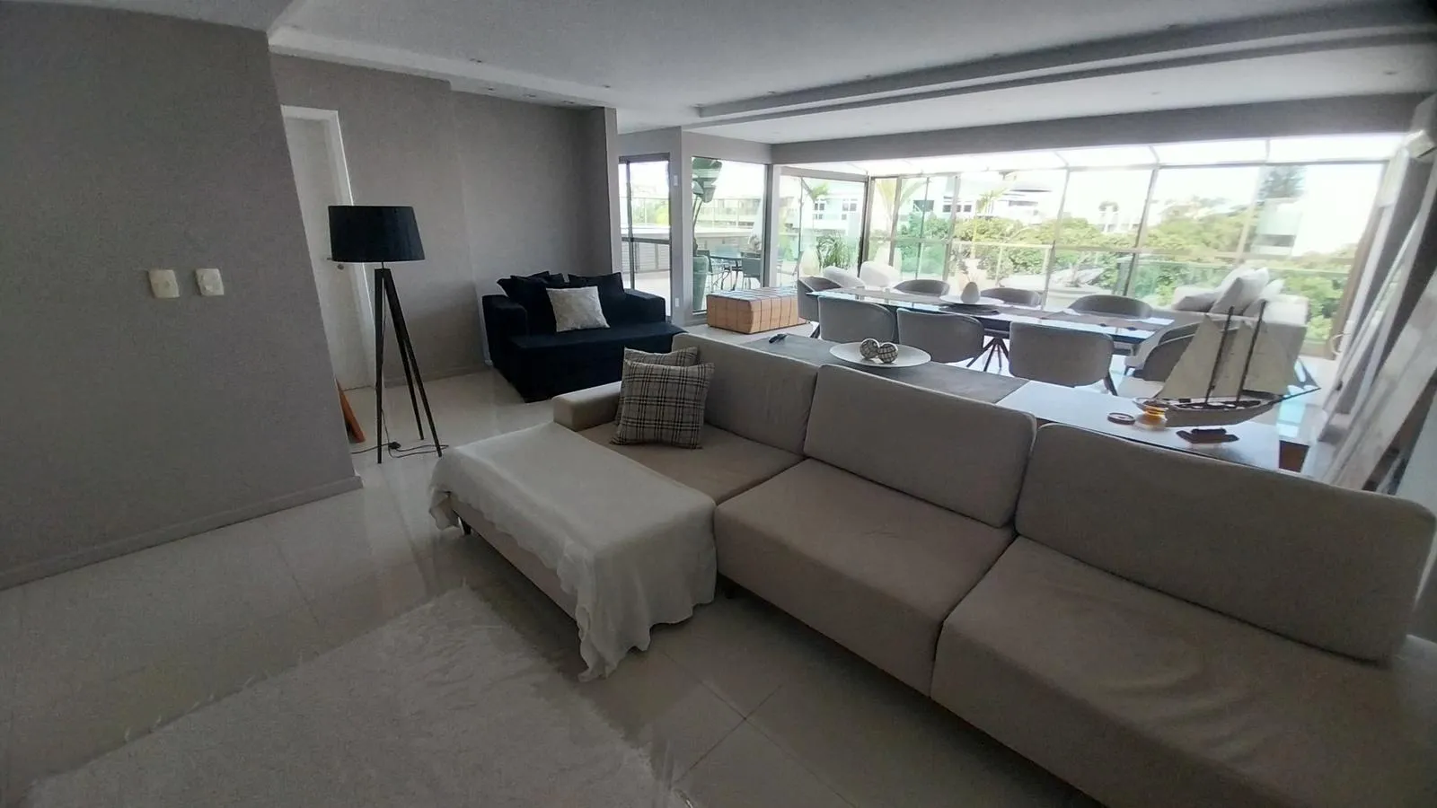 Unfurnished apartment with 4 bedrooms and 5 bathrooms — photo 25