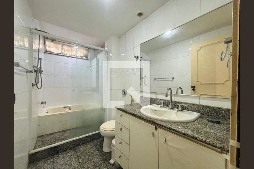 230 m² apartment with a bathtub and a home office — photo 20