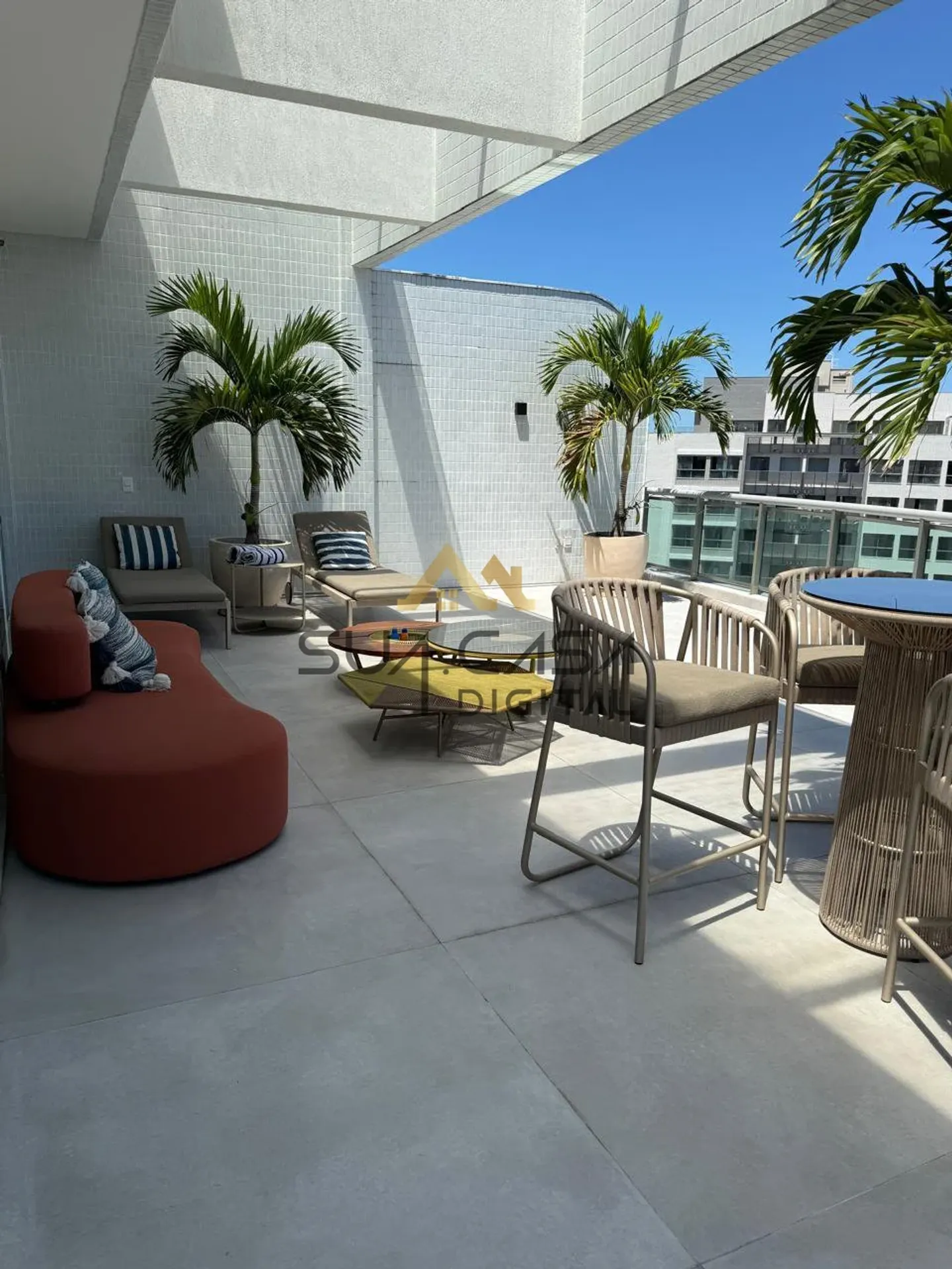 4-bedroom apartment with a water view — photo 11