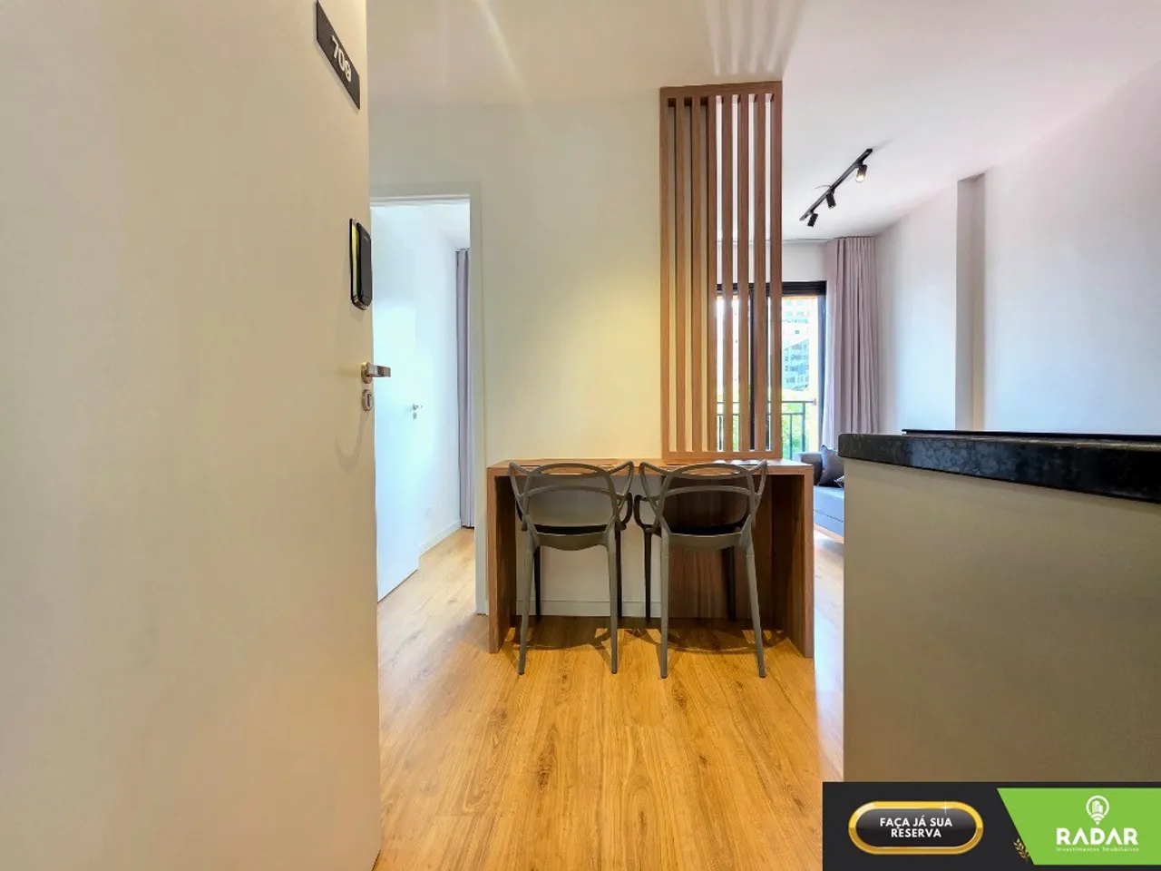 Furnished 2-bedroom apartment with open-plan kitchen — photo 3