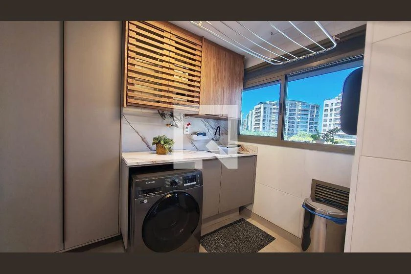 4-bedroom apartment with a glass-enclosed balcony — photo 39