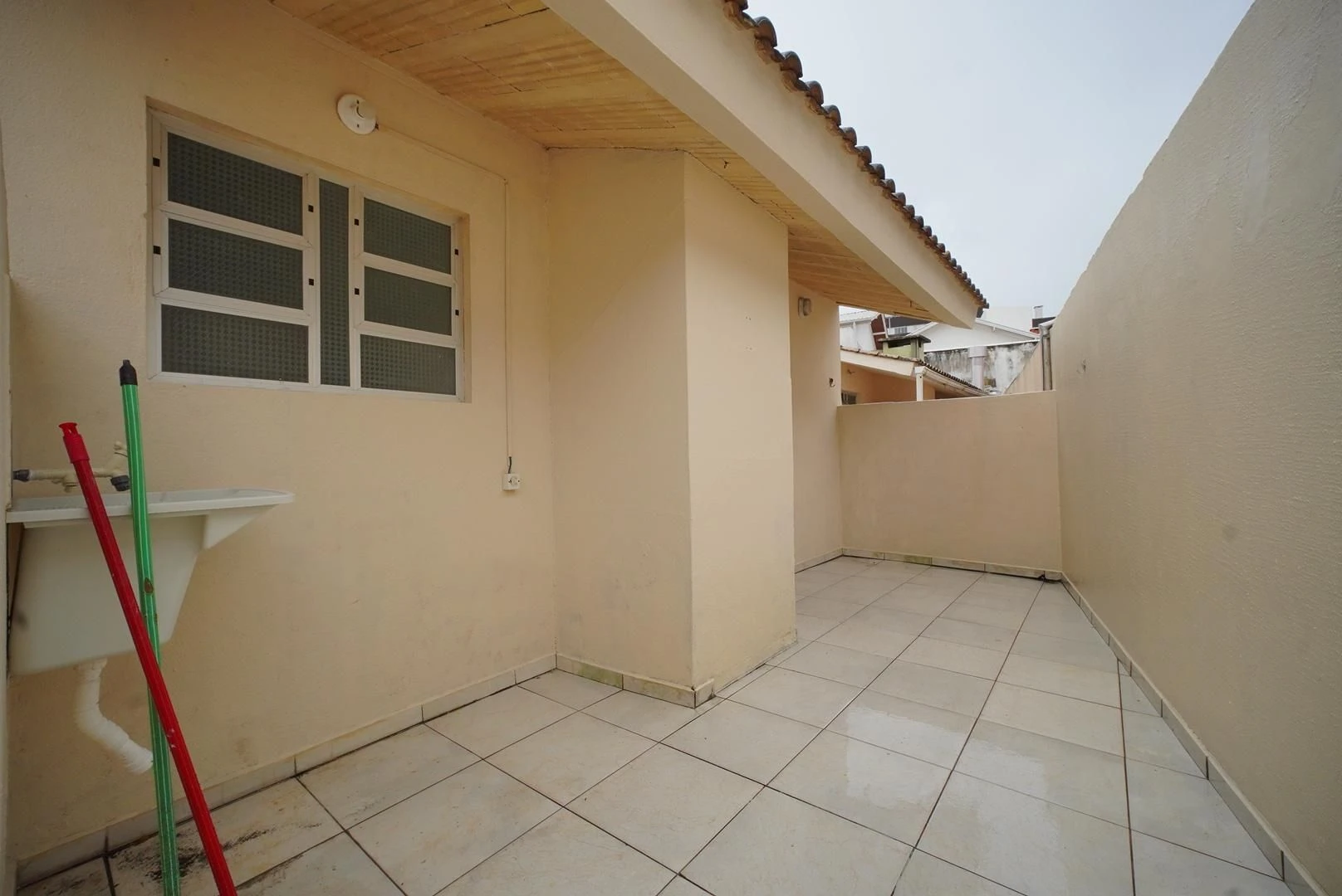 One-bedroom house with a garden — photo 15