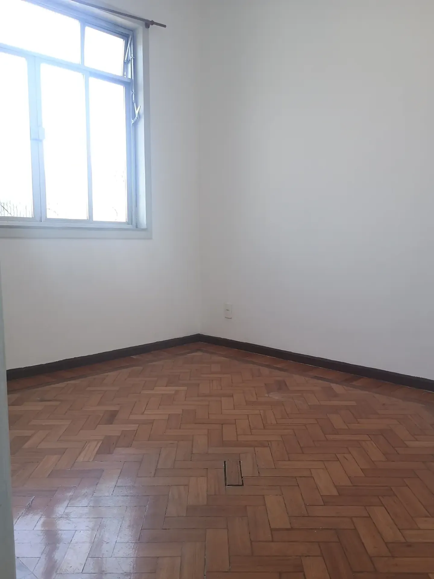 Apartment on the 3rd floor with wood or laminate floors — photo 6