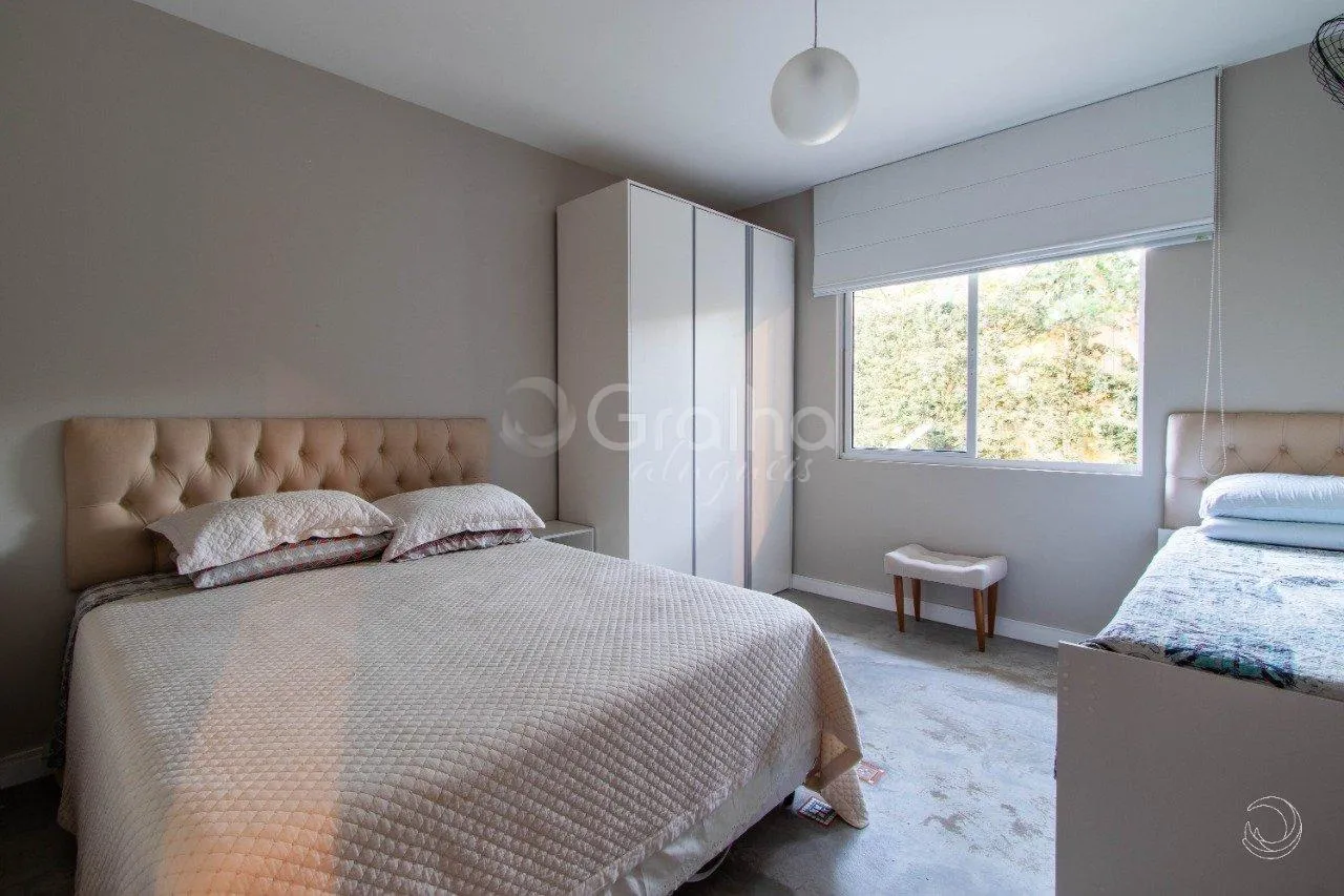 5-bedroom house with a fireplace in Florianópolis — photo 38
