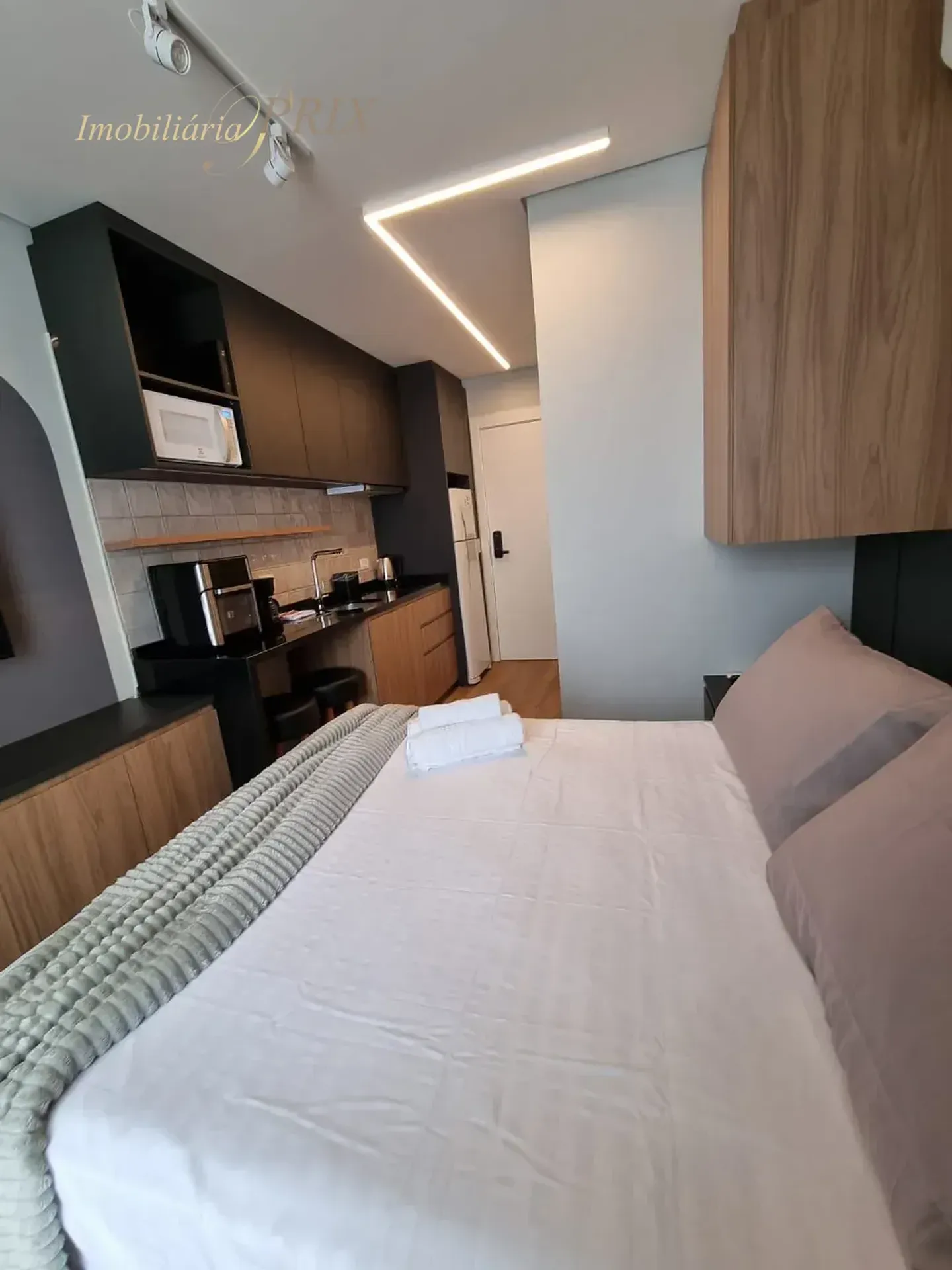 Studio mobiliado, 20 m², com espaço de home office