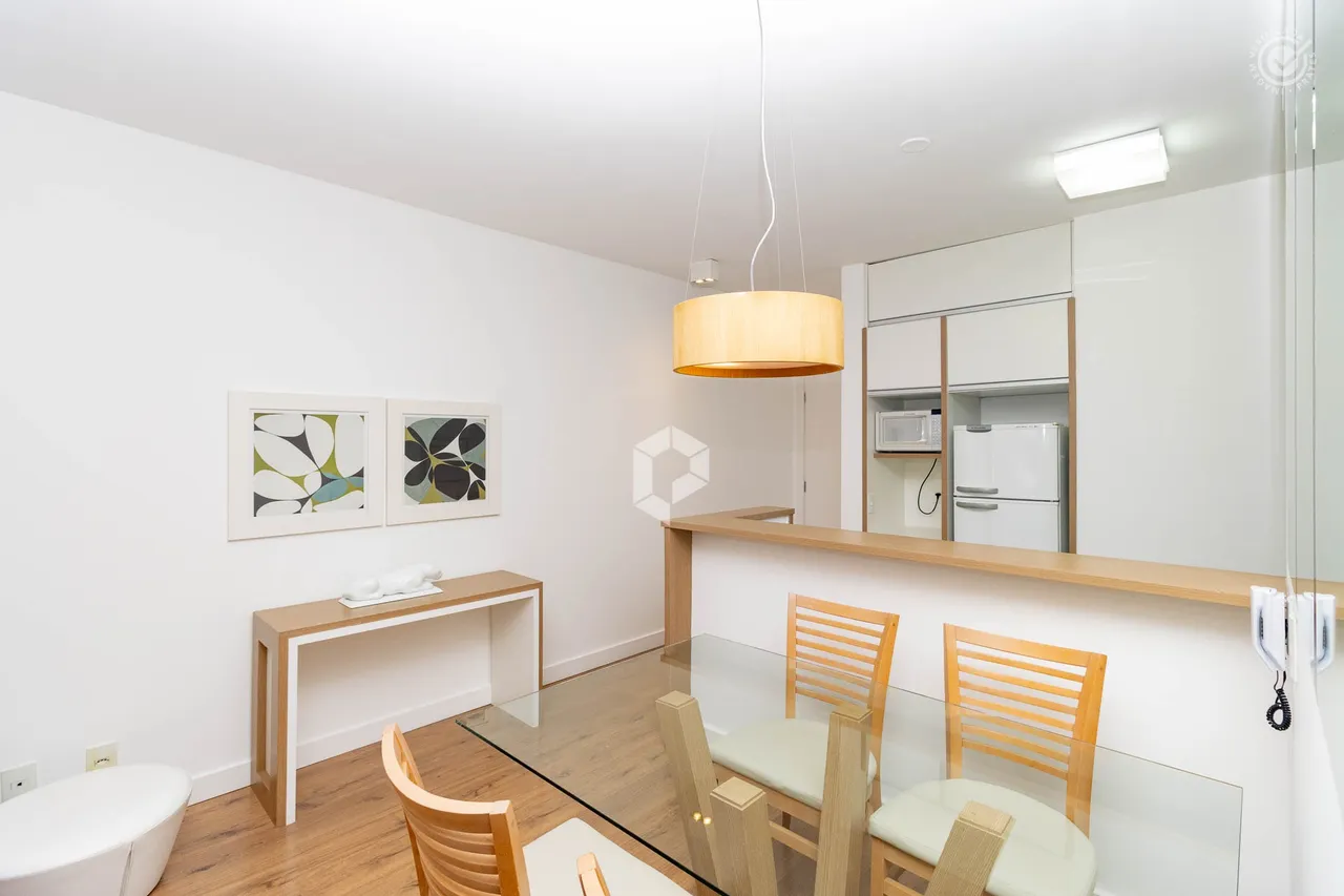 Furnished 2-bedroom apartment with balcony — photo 8