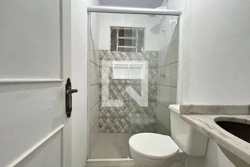 1-bedroom apartment with a glass-enclosed shower — photo 6
