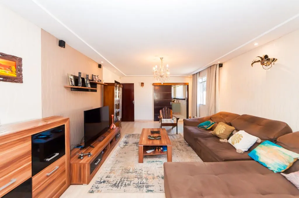 3-bedroom house with a bathtub in Curitiba — photo 6