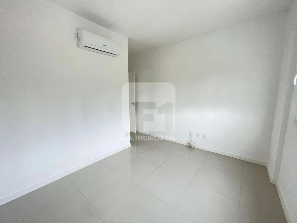 Floor-to-ceiling windows in a 2-bedroom apartment, 87 m² — photo 22