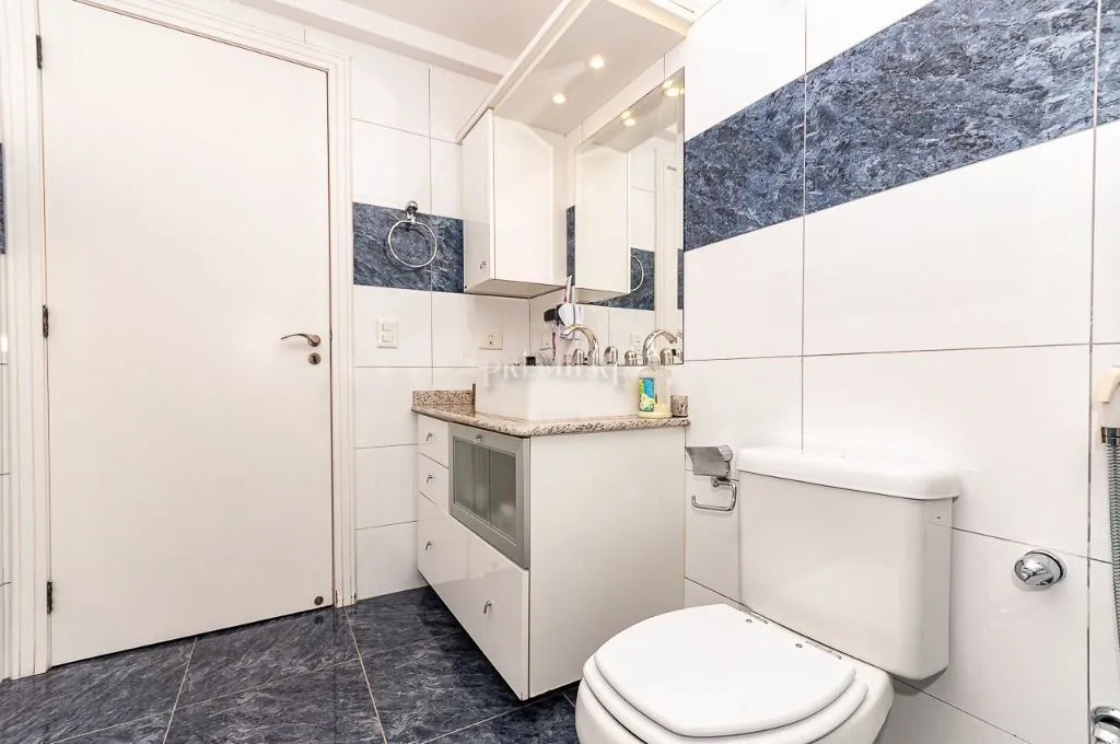 Furnished house with 4 bedrooms across 1167 m² and 8 spots — photo 80