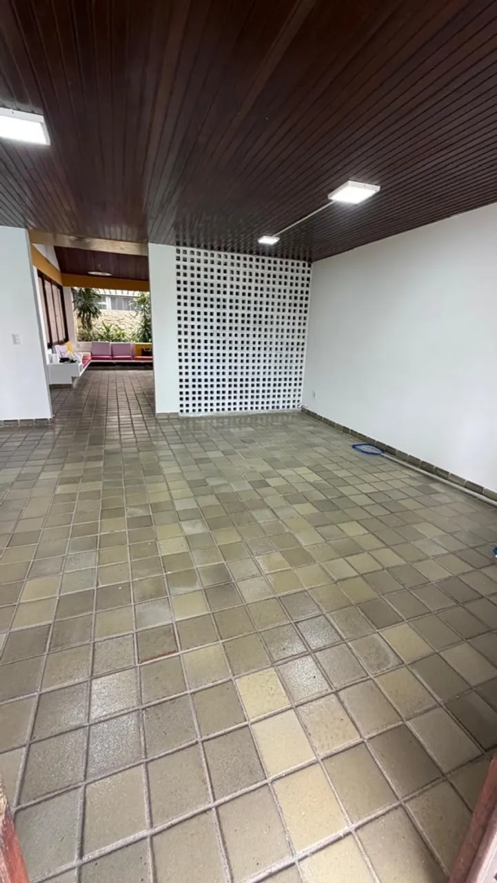 5-bedroom house, 400 m²