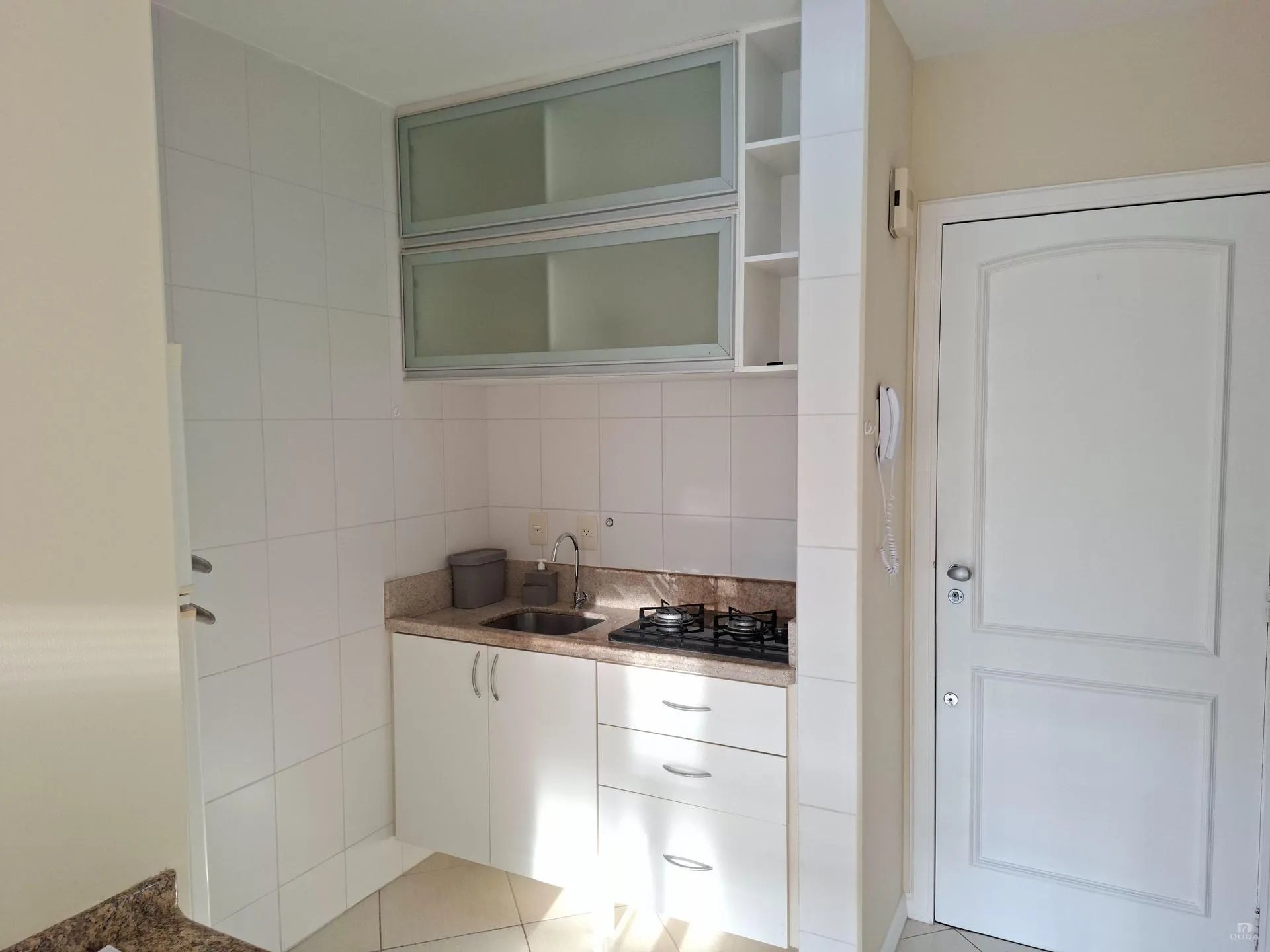 1-bedroom apartment with open-plan kitchen and parking — photo 18