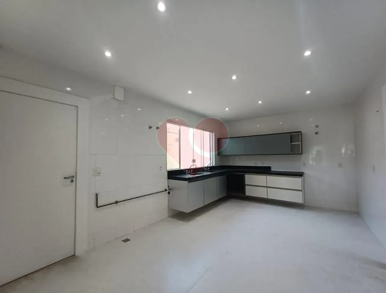 House with 5 bedrooms and 5 bathrooms, 900 m² — photo 8