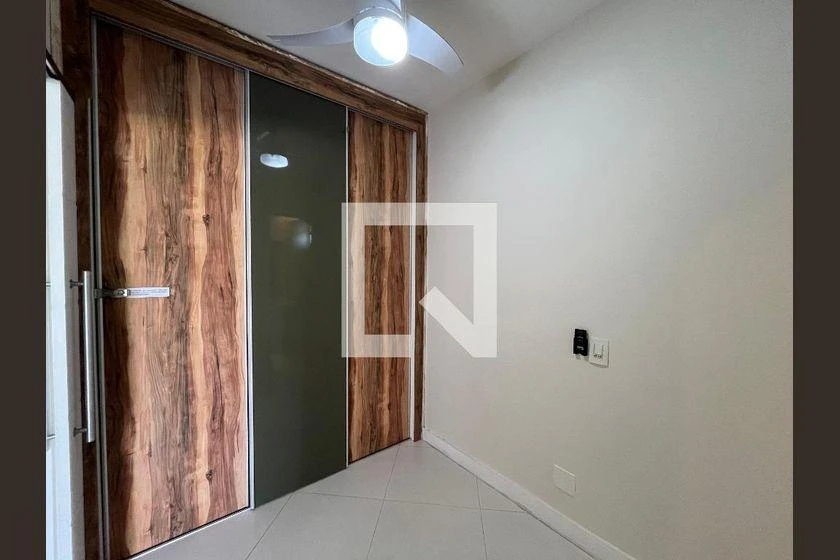2-bedroom apartment in a building with a gym — photo 16