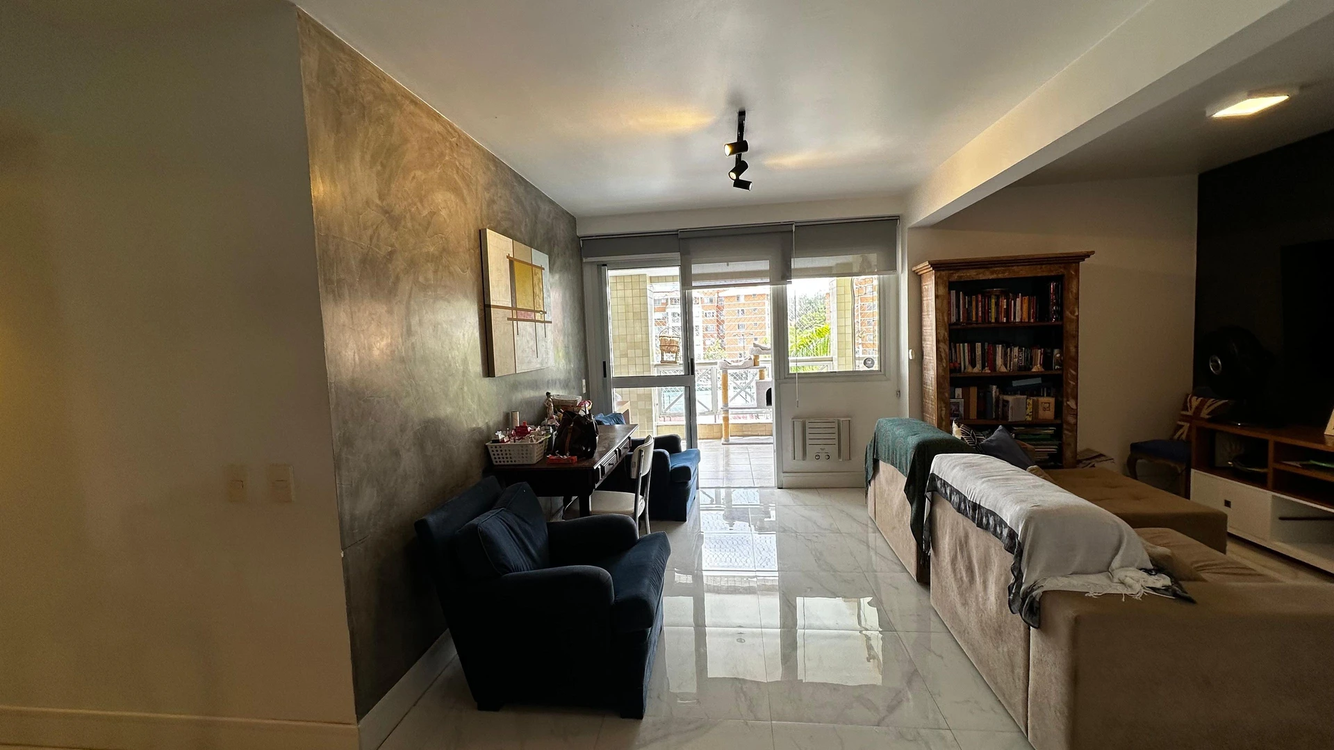 Furnished apartment with 2 bedrooms and a balcony — photo 28