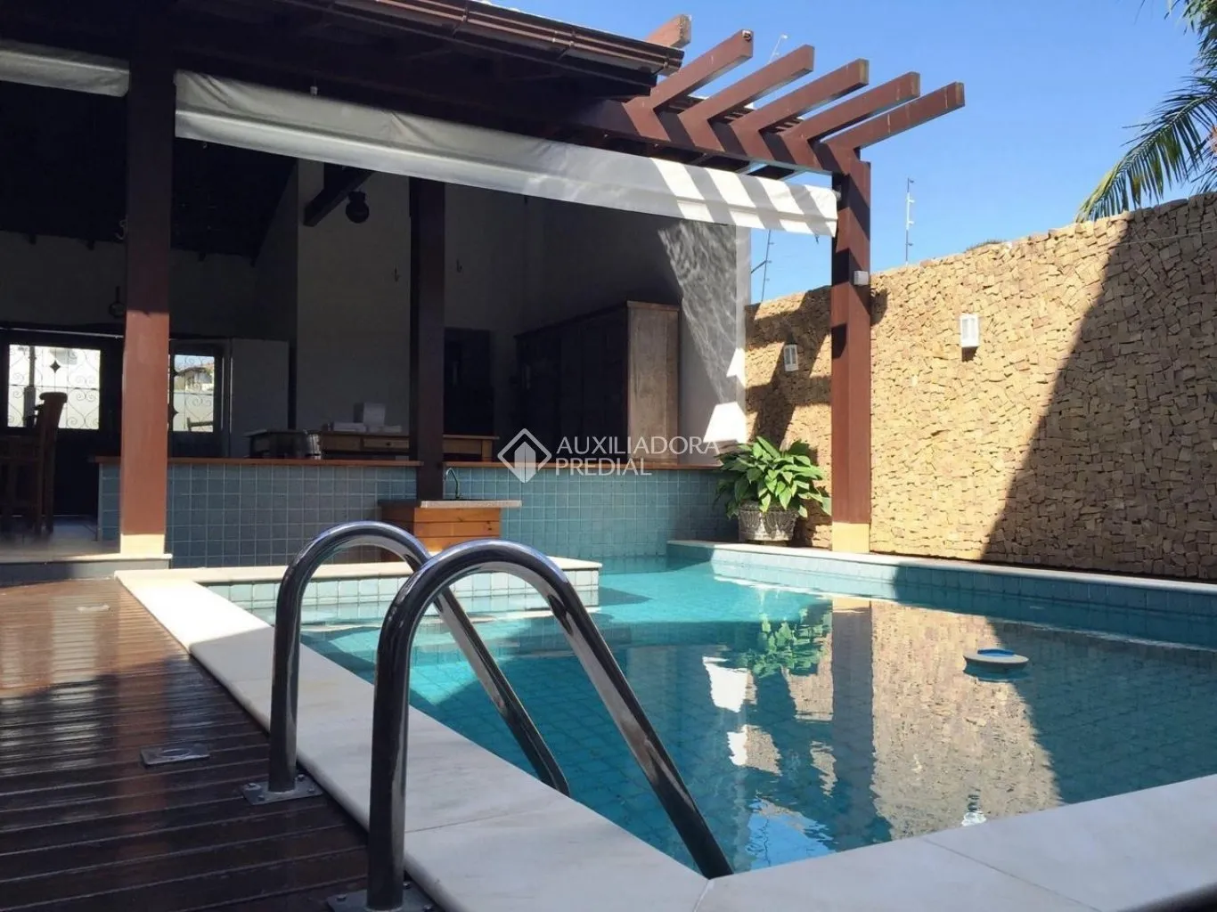 Furnished 350 m² house with an open-plan gas kitchen — photo 34