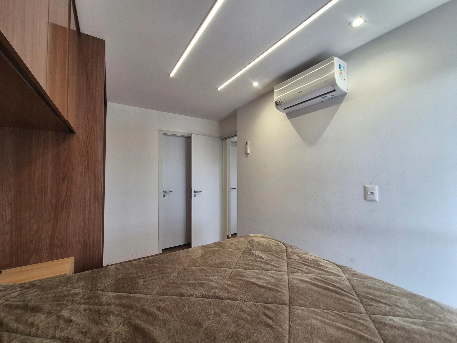 Furnished 2-bedroom apartment with enclosed balcony — photo 28