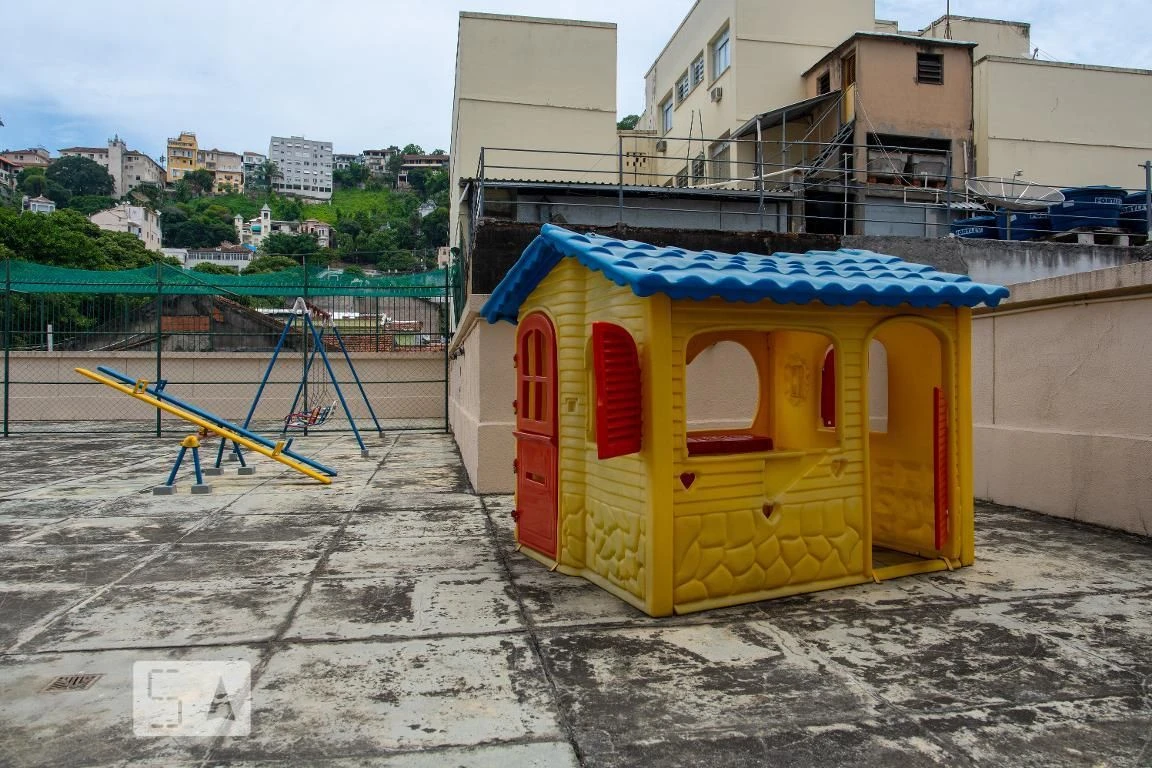 One-bedroom apartment with a mountain view in Rio de Janeiro — photo 13