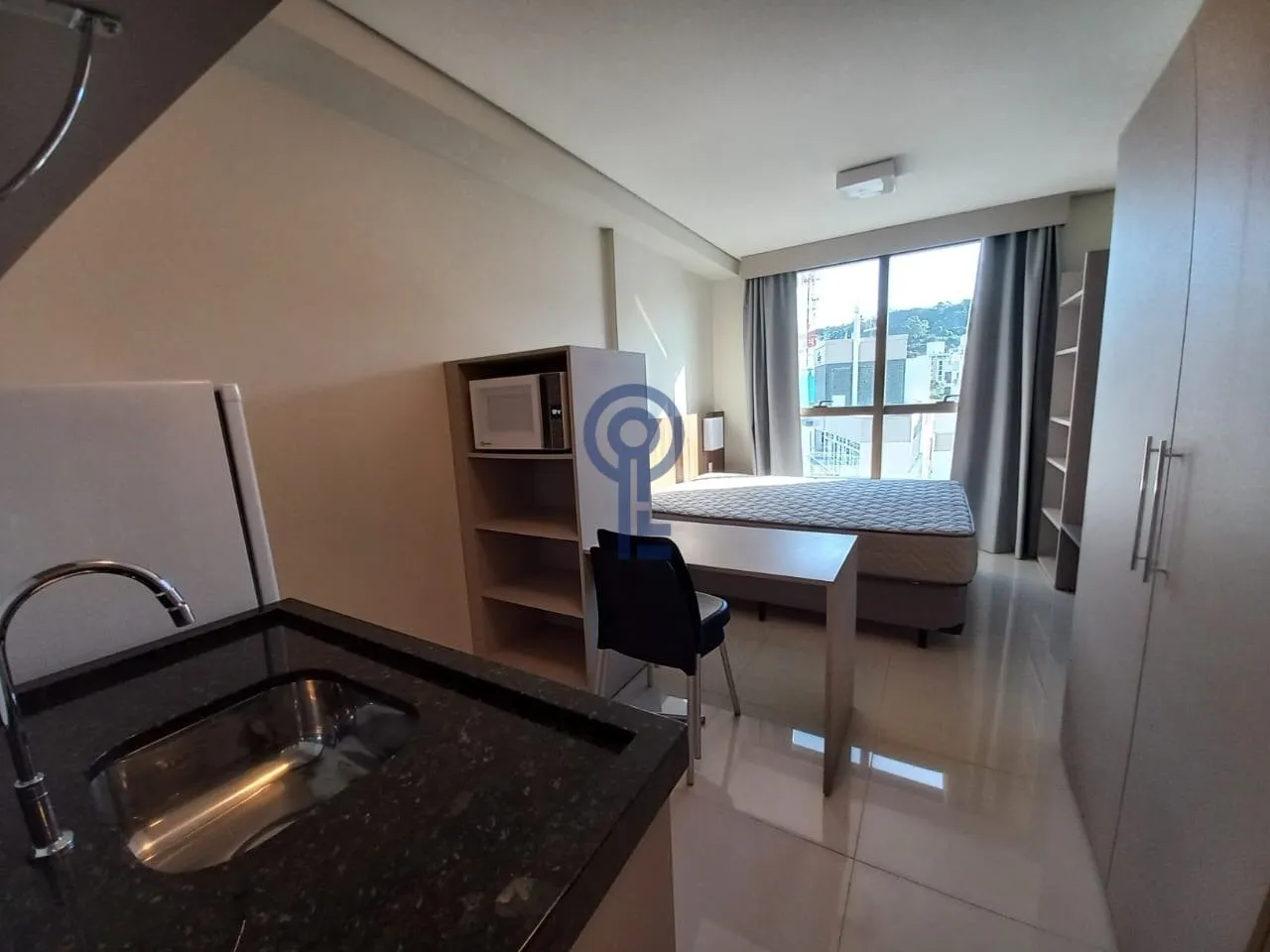 Studio mobiliado de 24 m² no 9º andar, sem vaga