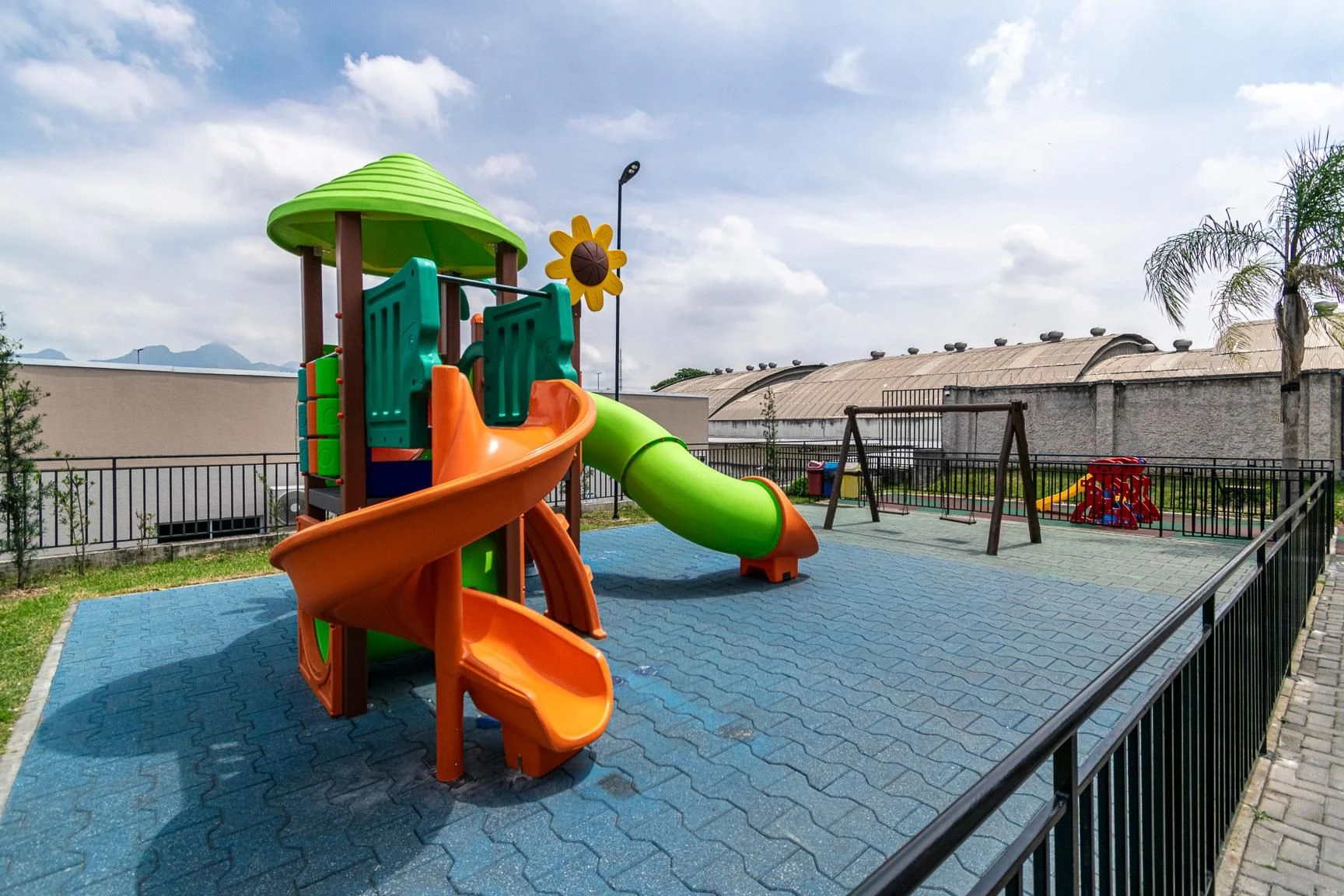 Квартира з 2 спальнями та робочим місцем — photo 15