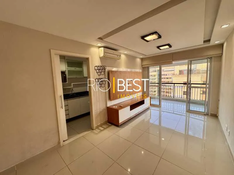 2-bedroom apartment with a glass-enclosed balcony — photo 10