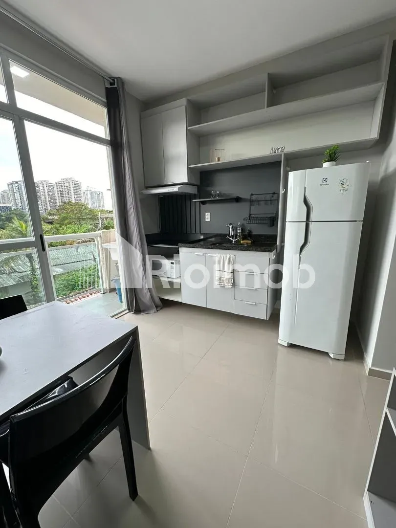 One-bedroom apartment in a building with a pool — photo 2