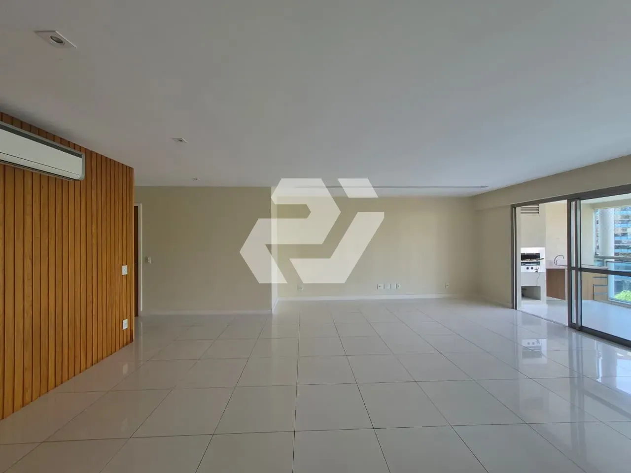 Apartment with 4 en-suite bedrooms and private garden — photo 13