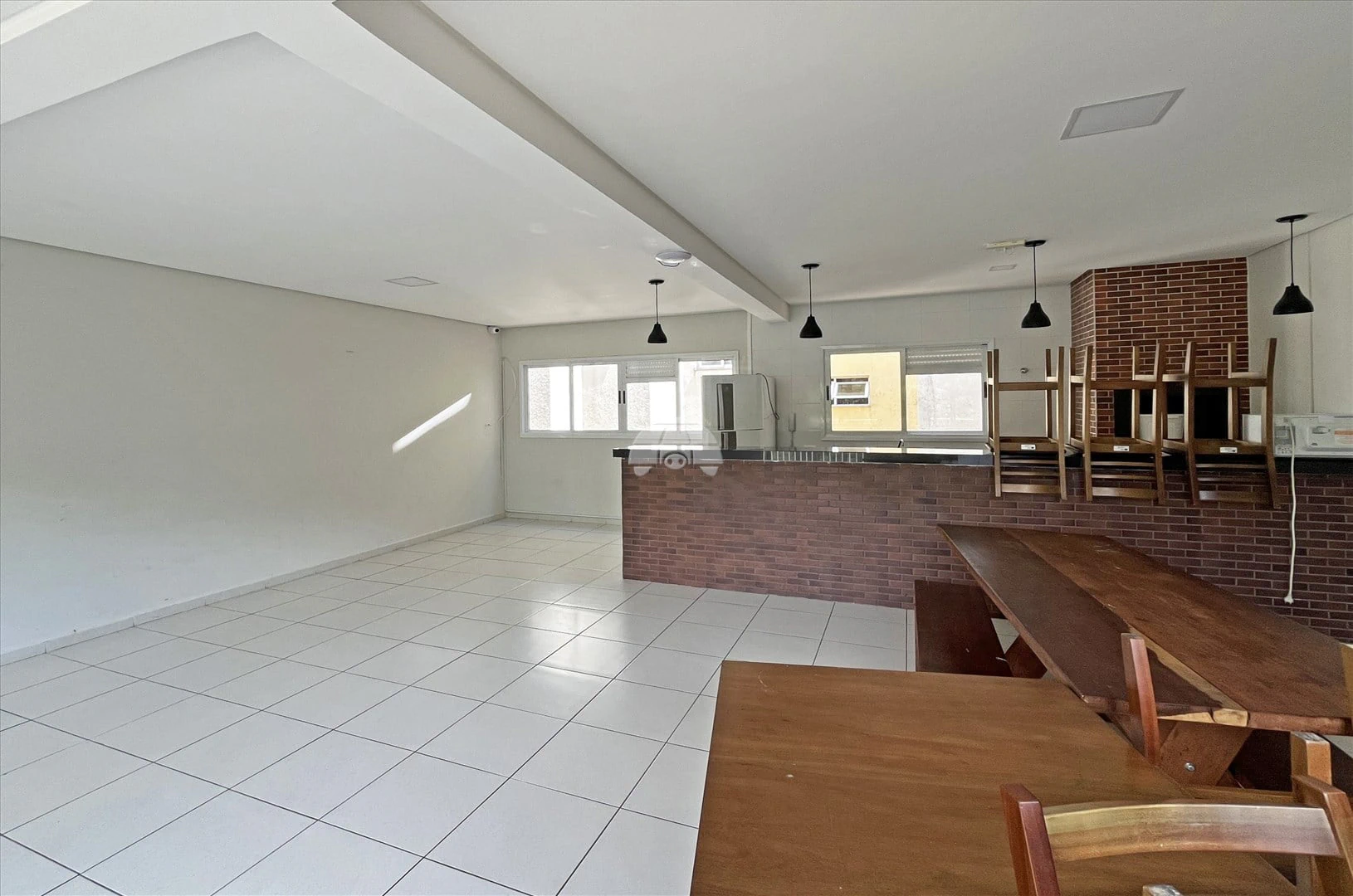 Balcony with a grill in a 2-bedroom apartment, 47 m² — photo 23