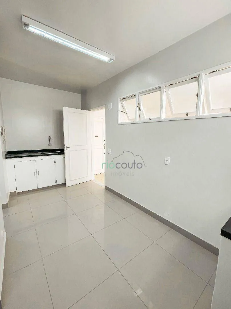 Unfurnished apartment with 4 bedrooms and 377 m² — photo 41