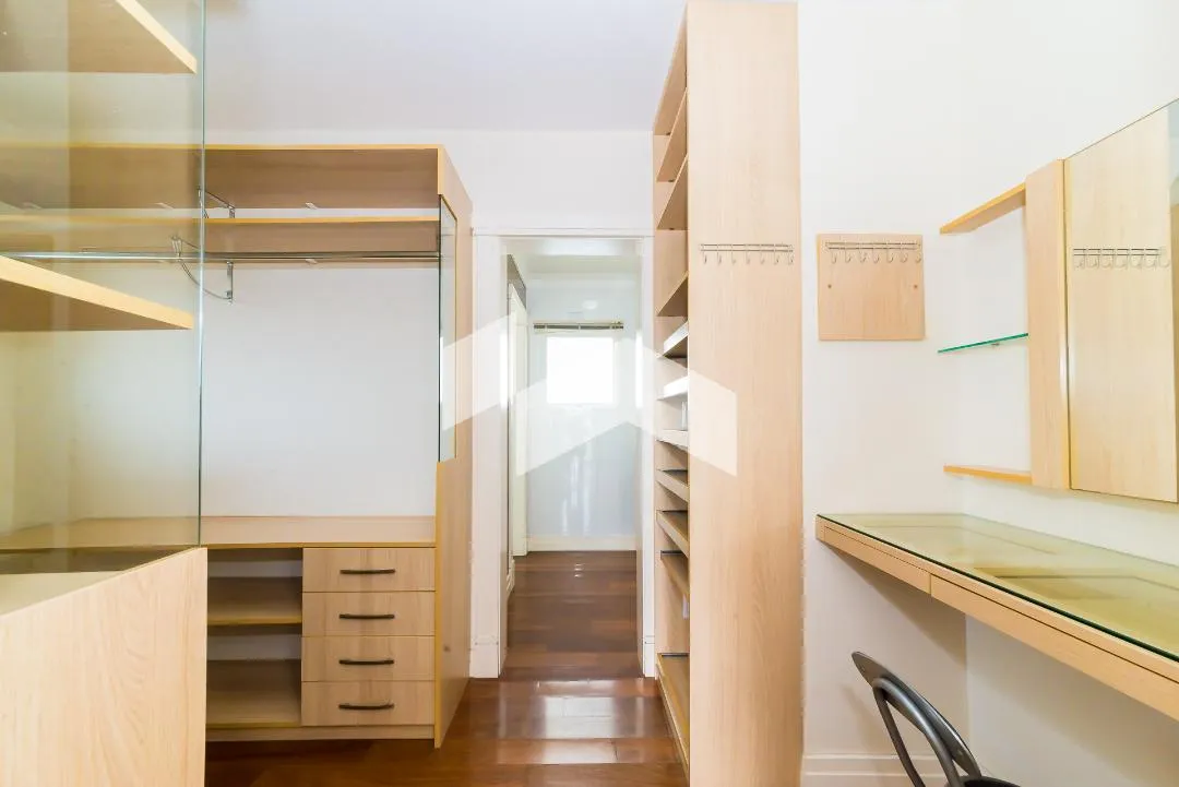 431 m² house with 4 en-suite bedrooms and 6 parking — photo 52