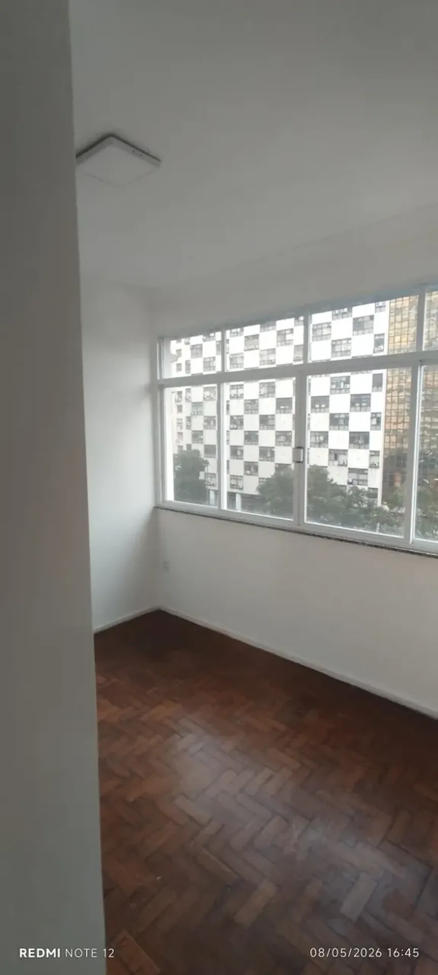 Unfurnished 1-bedroom apartment with floor-to-ceiling windows — photo 13
