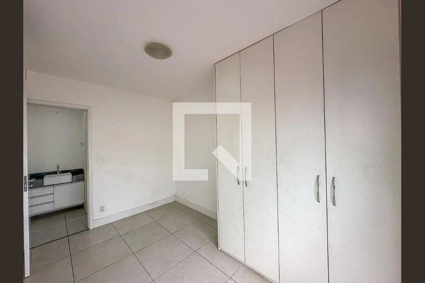 One-bedroom apartment in a building with a gym — photo 41