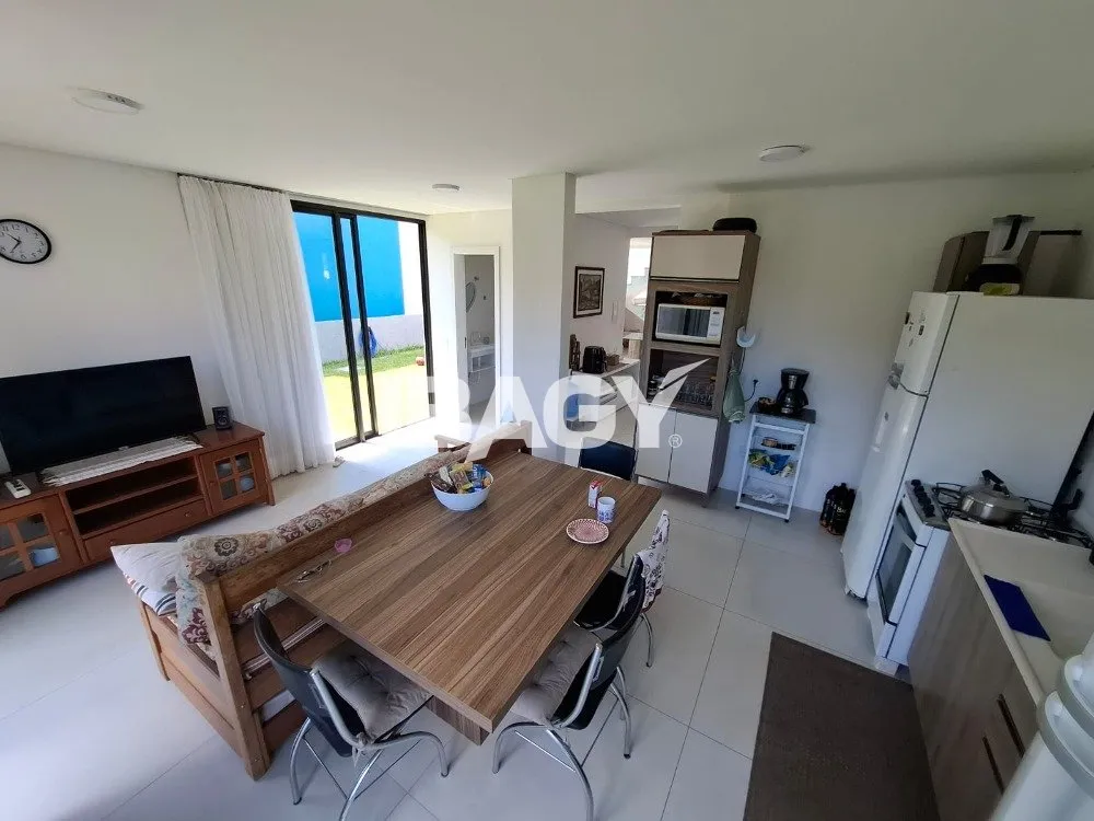 Furnished house with 4 en-suites and 220 m², no parking — photo 5