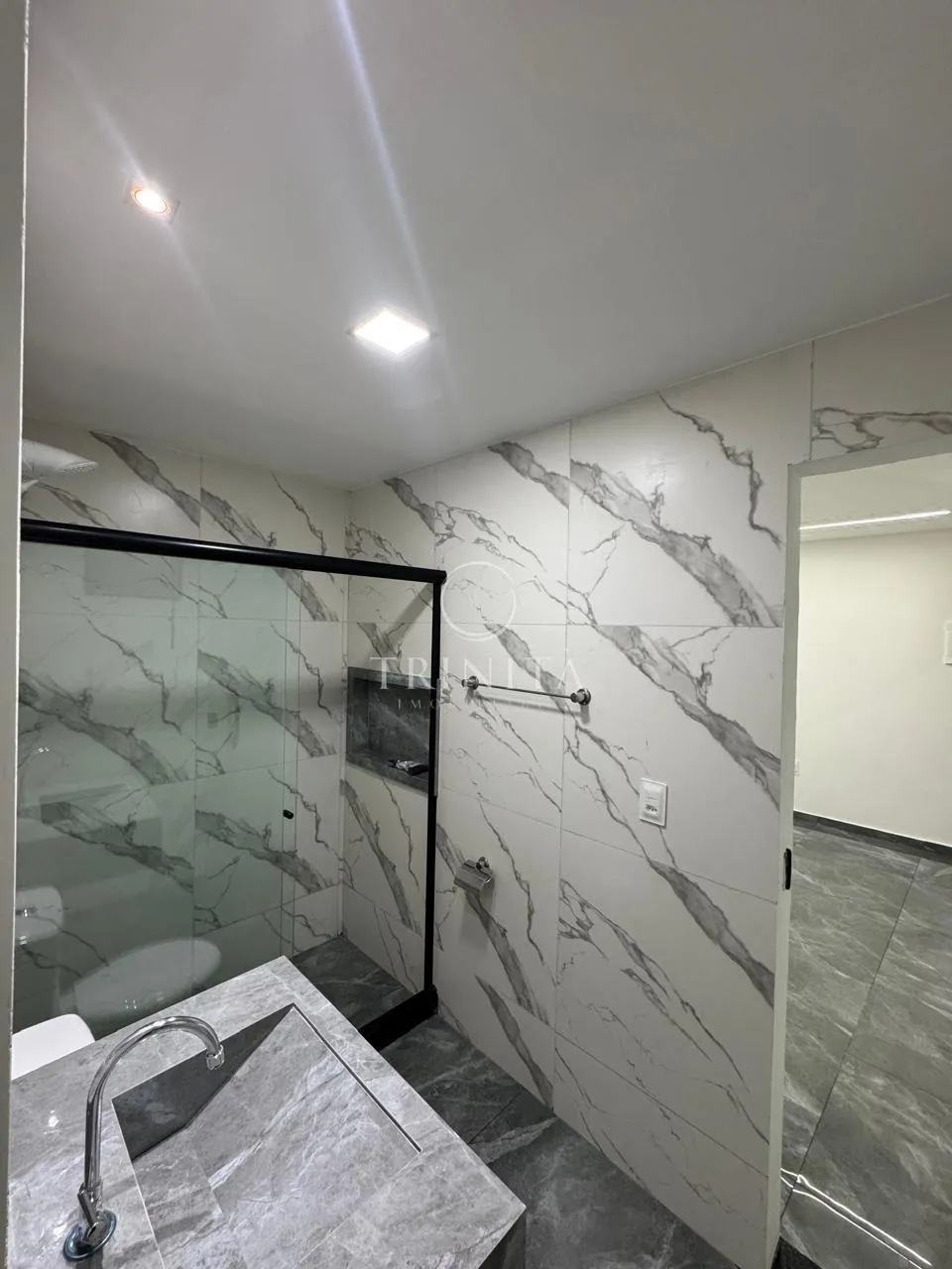 5 quartos e janelas do piso ao teto: casa de 350 m² — photo 5