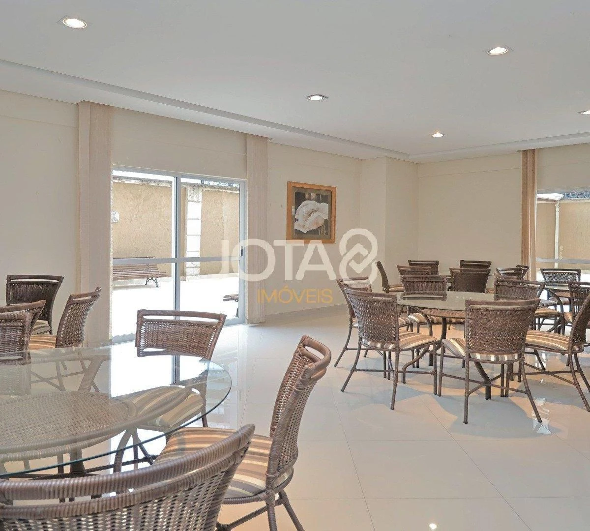 2-bedroom apartment with a glass-enclosed balcony — photo 24