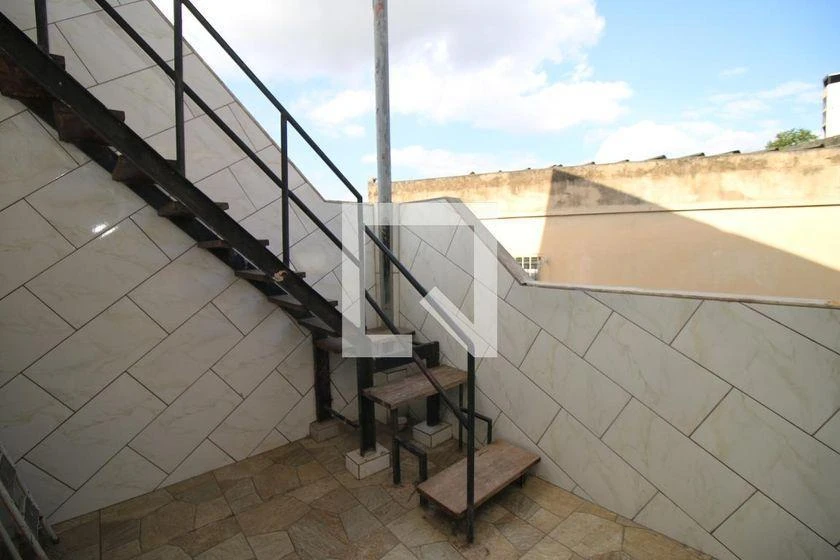 House with 4 bedrooms and 297 m², no parking — photo 16