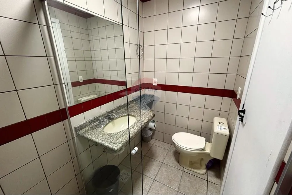 Furnished 1-bedroom apartment with balcony and water view — photo 3