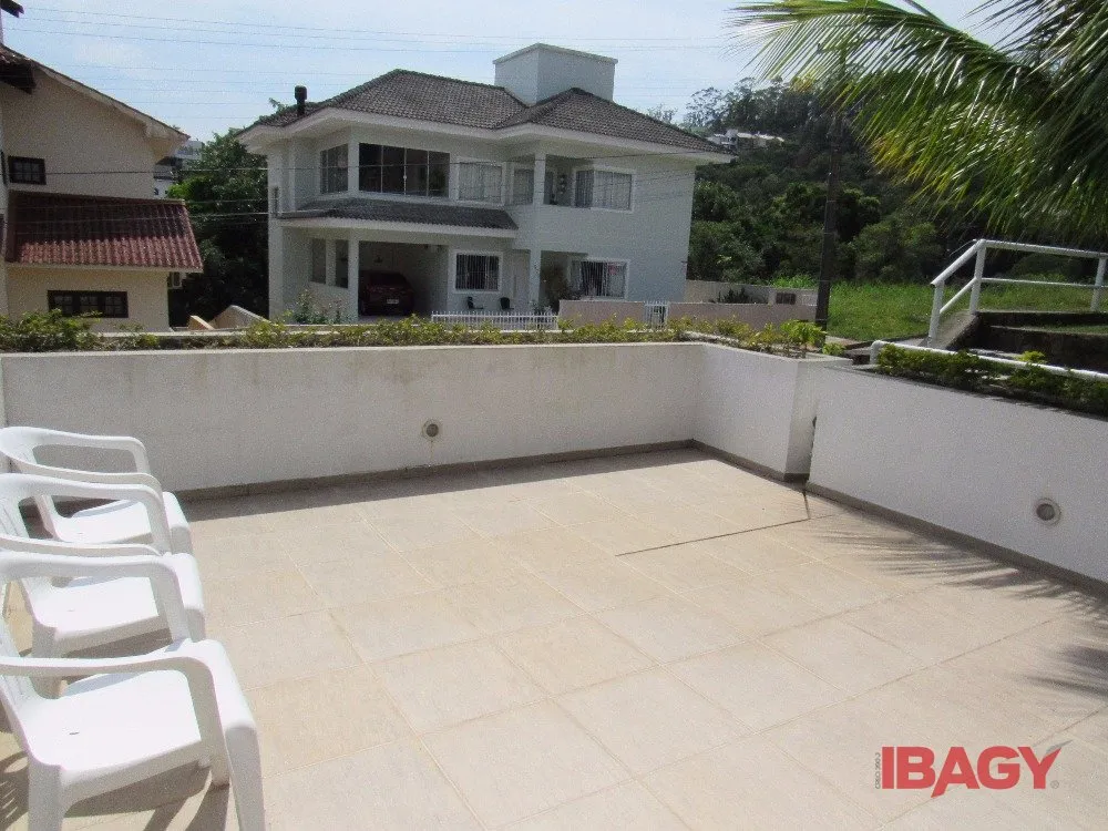 House with 4 bedrooms and 380 m², 2 parking spots — photo 55