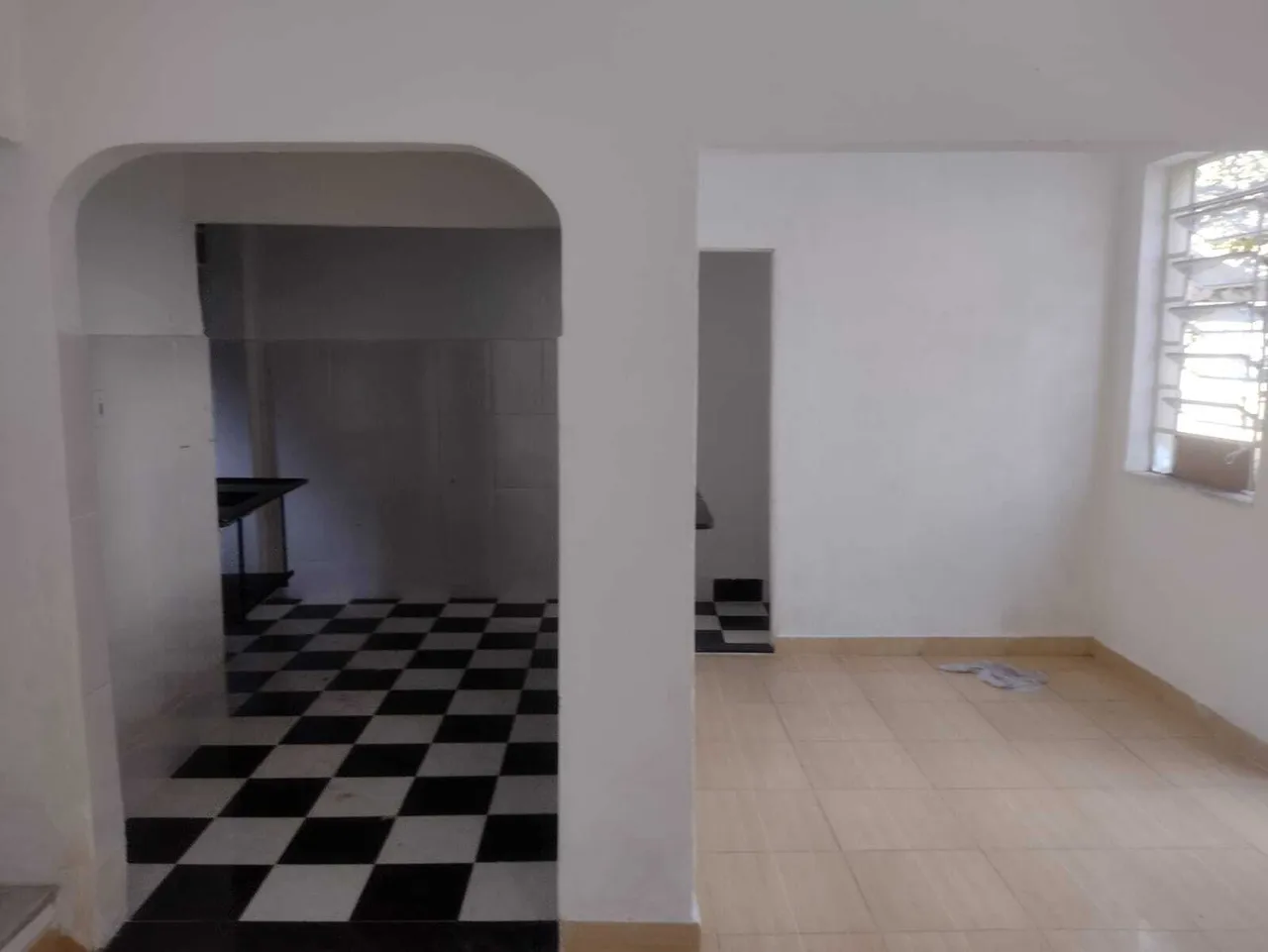 Unfurnished apartment with 3 bedrooms and a balcony — photo 7