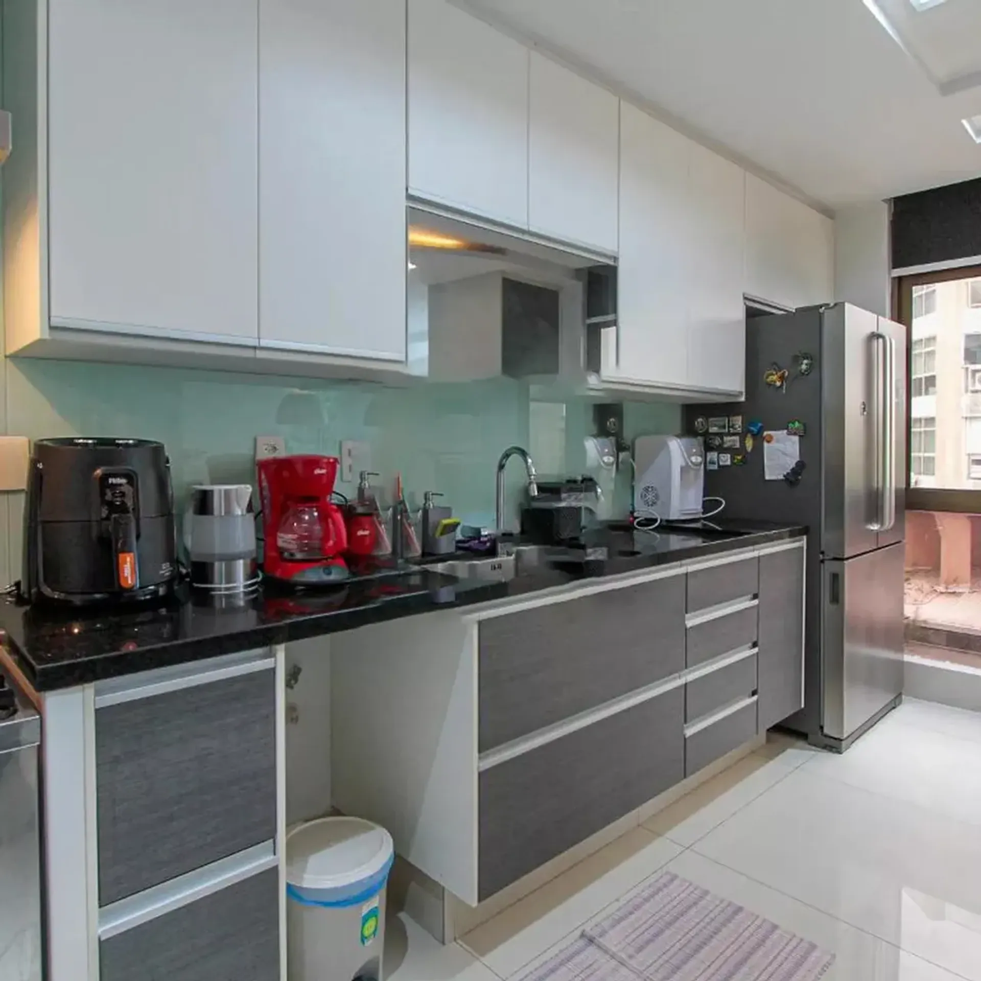 Furnished apartment, 105 m², with a glass-enclosed balcony — photo 2