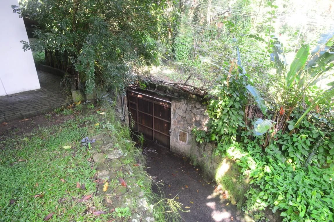 Casa mobiliada com 6 quartos e 5 suítes, com jardim — photo 15