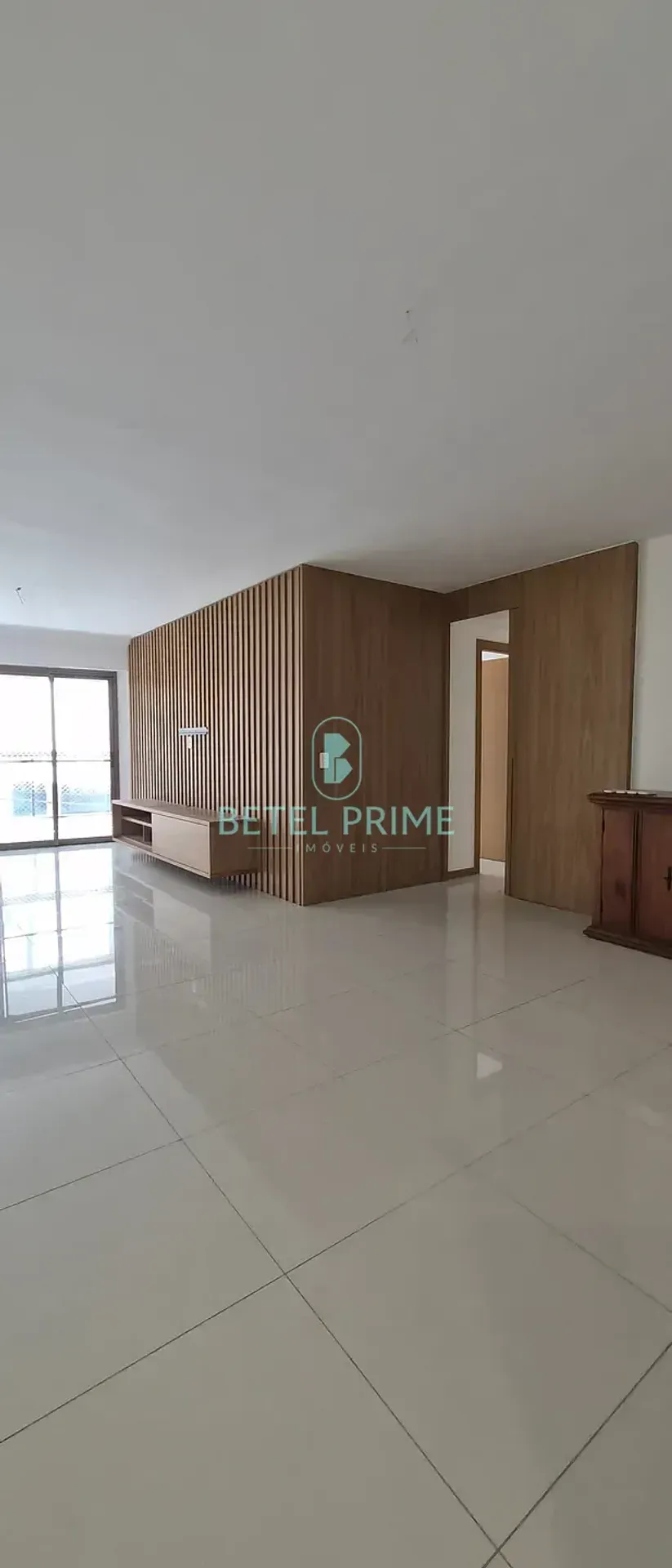 4-bedroom apartment in a building with a sauna
