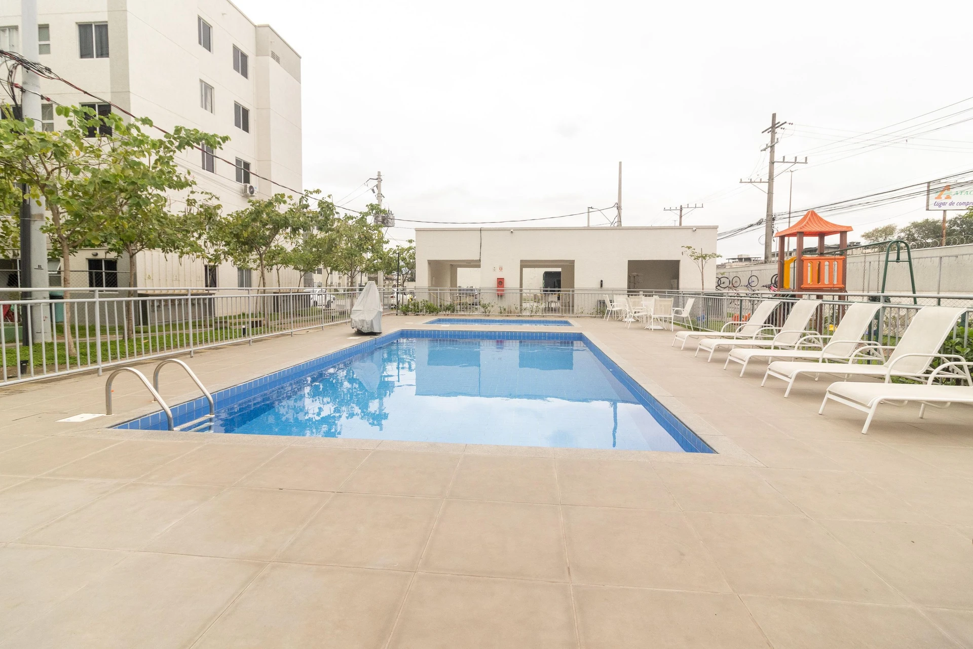 Apartamento com 2 quartos e piscina no condomínio — photo 9
