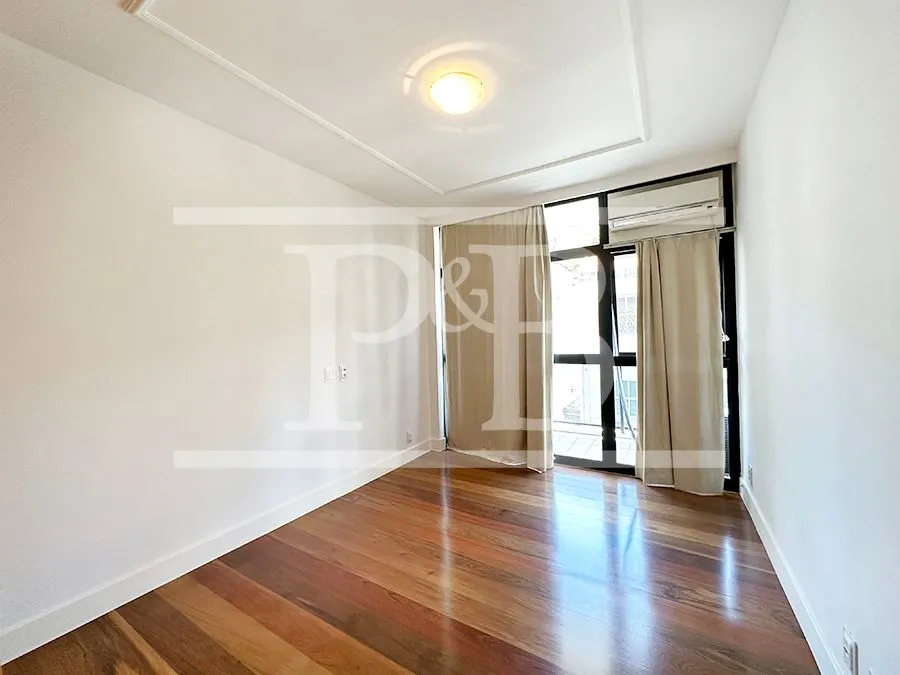 300 m² apartment with 4 bedrooms and 4 parking spots — photo 20