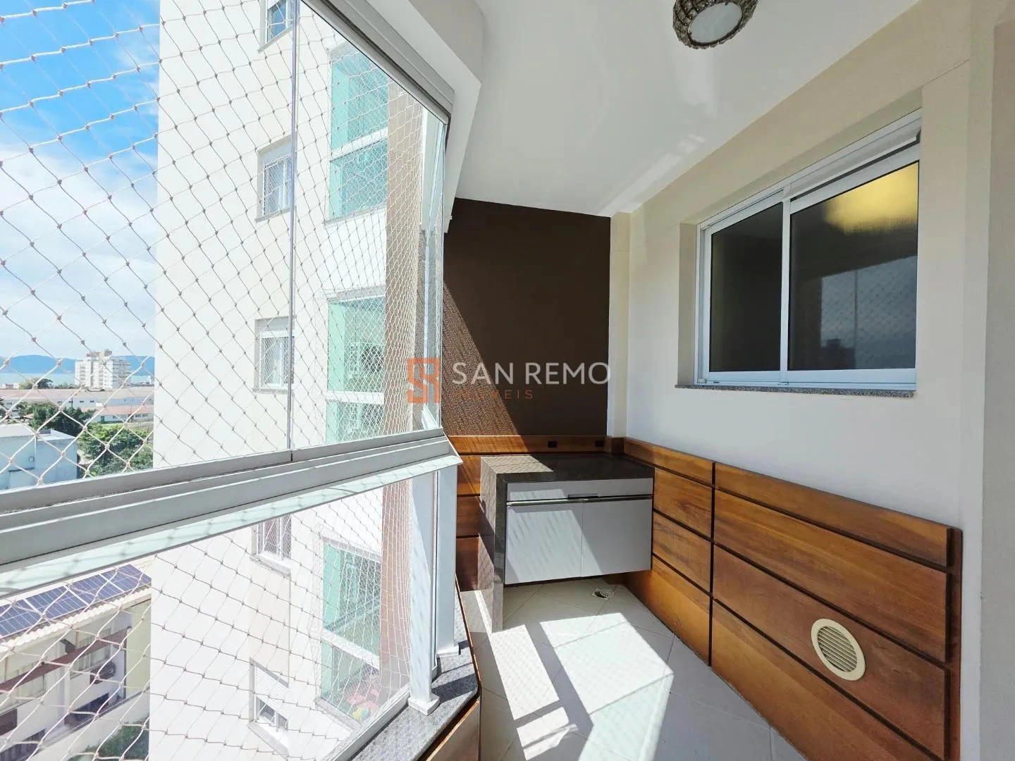 2-bedroom apartment in a building with a gym — photo 13