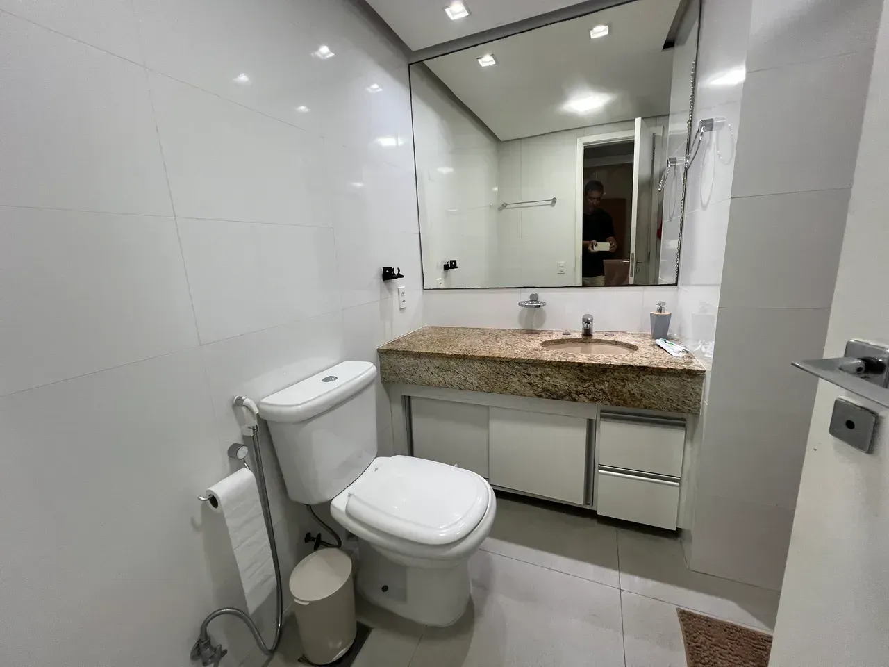 Furnished 1-bedroom apartment with building pool — photo 7