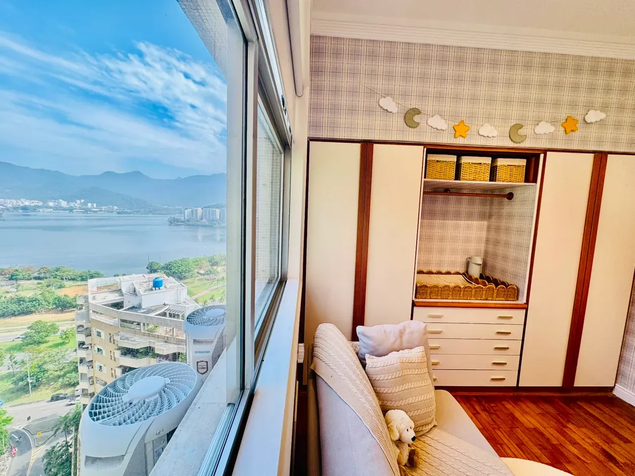 Furnished 3-bedroom apartment with 3 bathrooms — photo 29