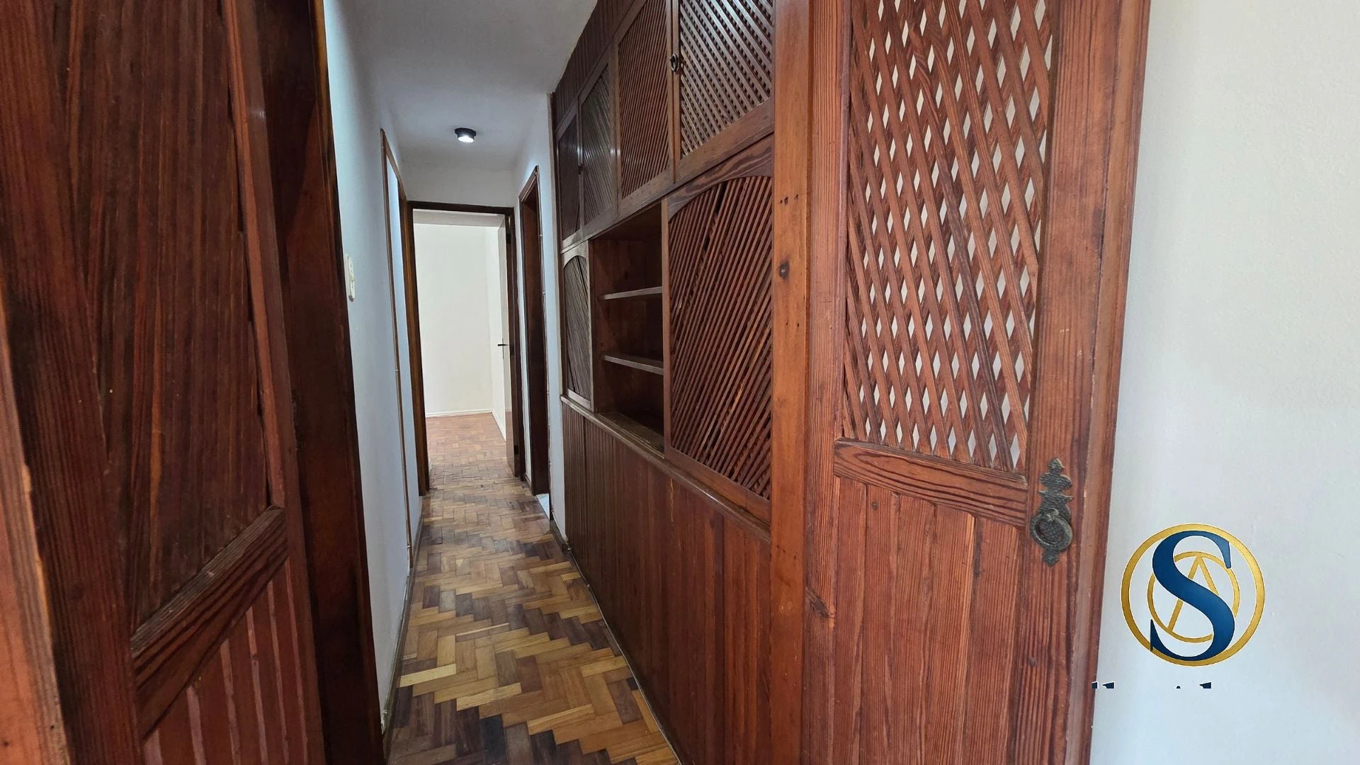 Wood or laminate floors in a 2-bedroom apartment, 40 m² — photo 18