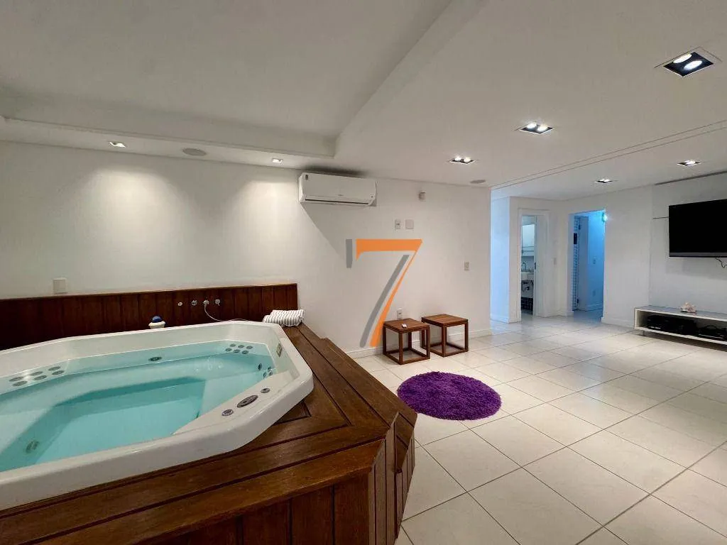 Furnished house with 8 bedrooms and 11 bathrooms — photo 22